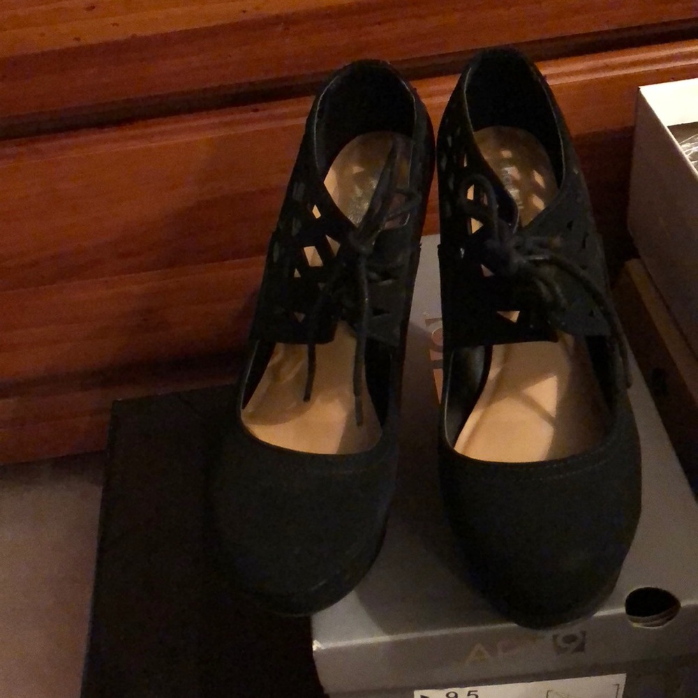 Black Wedge